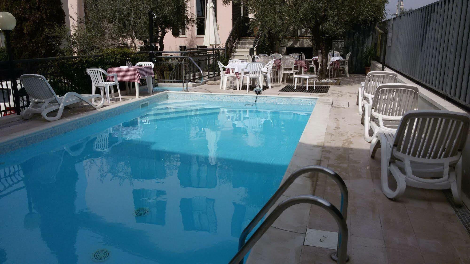 Hotel Santa Maria - Bardolino Town Center Exterior foto